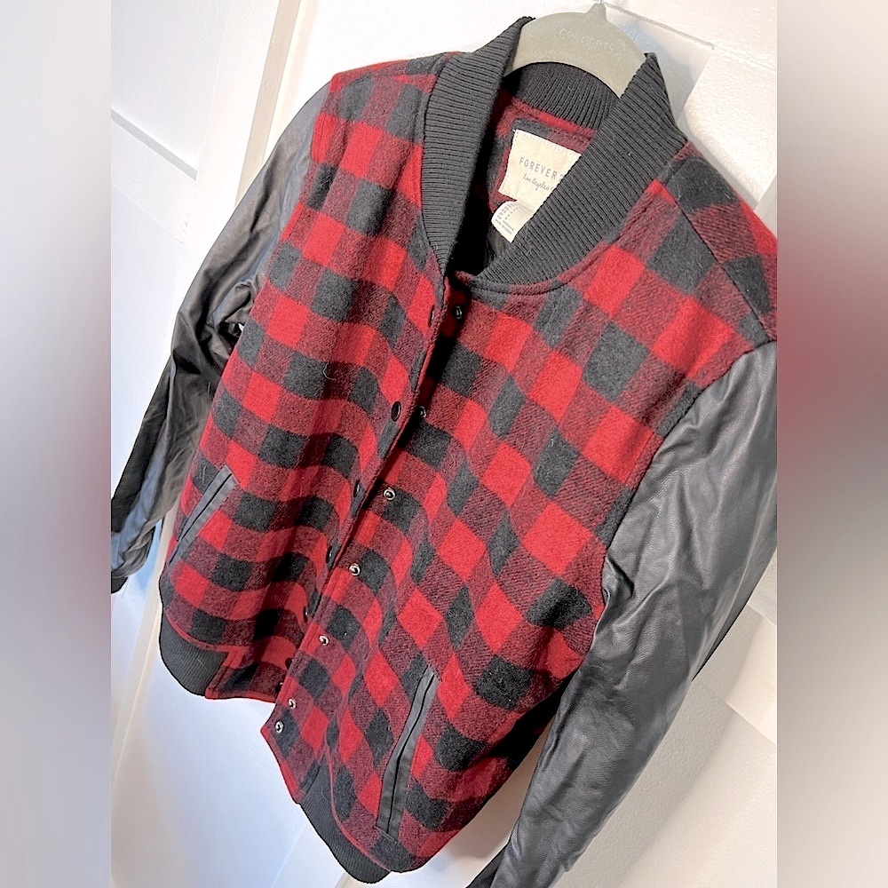 EUC Forever 21 Women’s small red black buffalo plaid bomber jacket faux leather - Picture 1 of 12